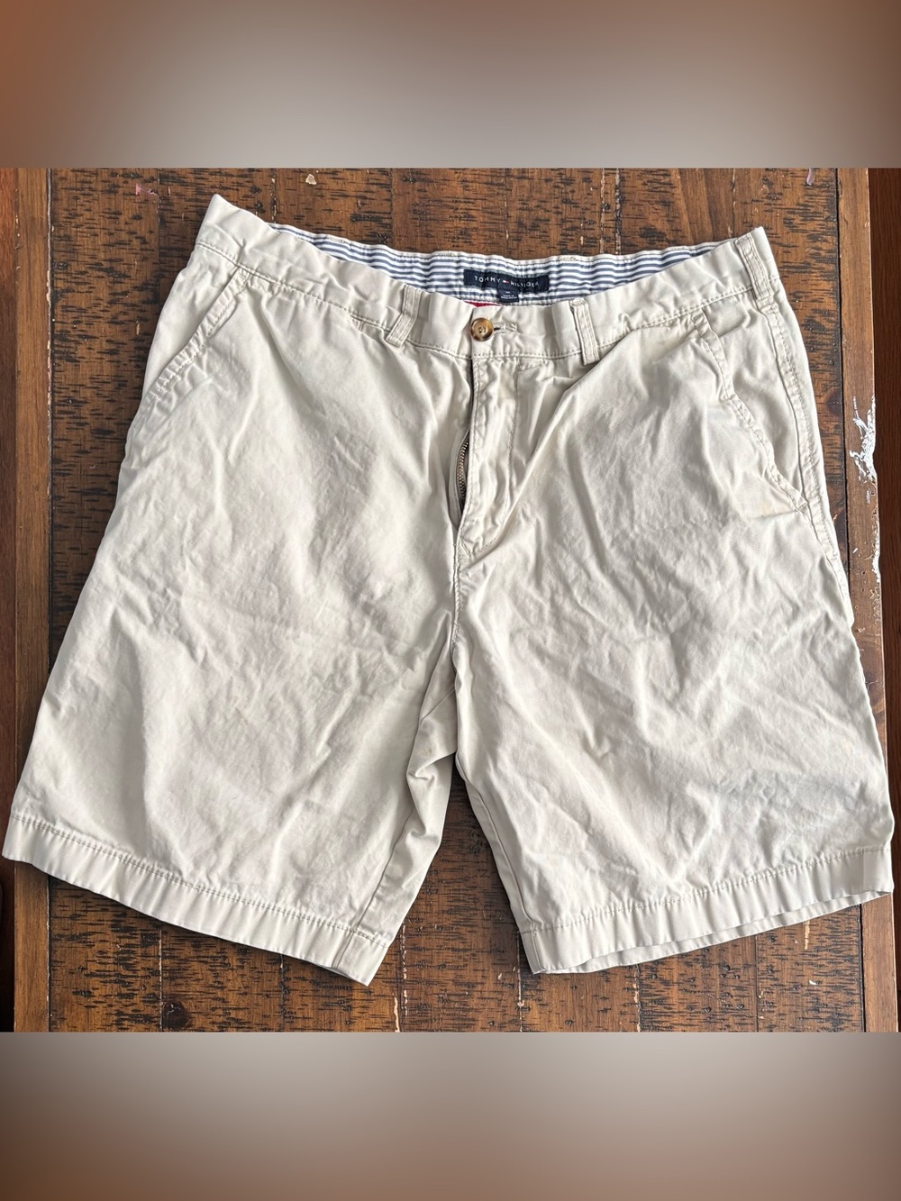 Tommy Hilfiger Men's Cream Flat-Front Chino Shorts